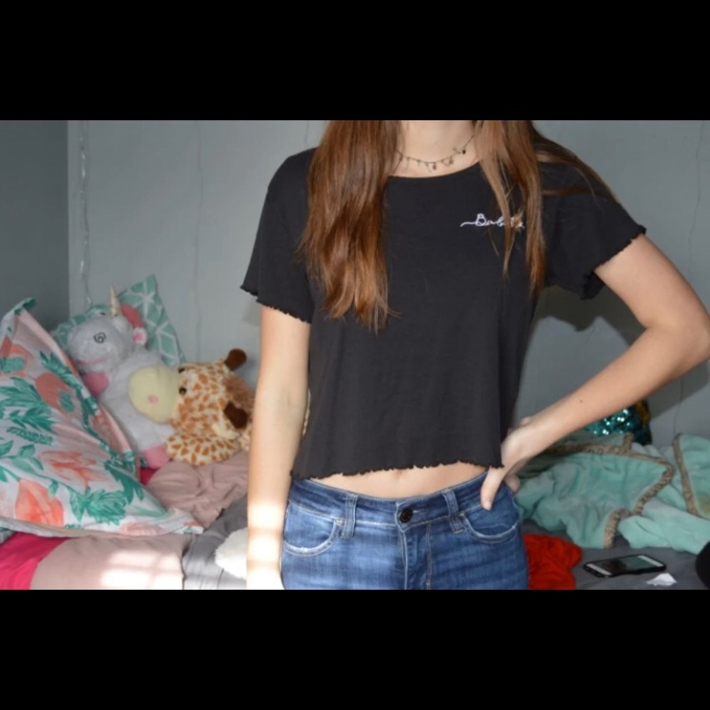 Women’s black crop top!!